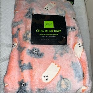 NEW Urban Domain Glow In The Dark 60”x70" Throw Blanket Halloween Ghost